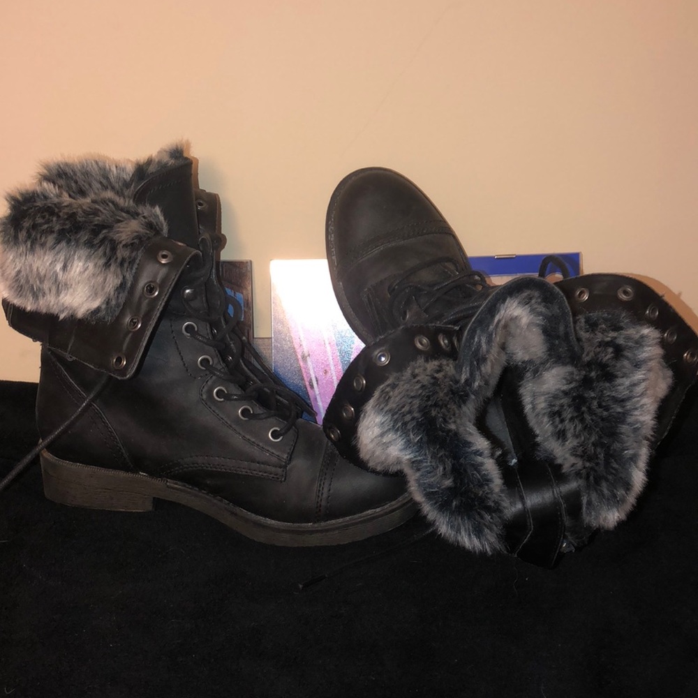Fuzzy combat boots - Picture 3 of 3